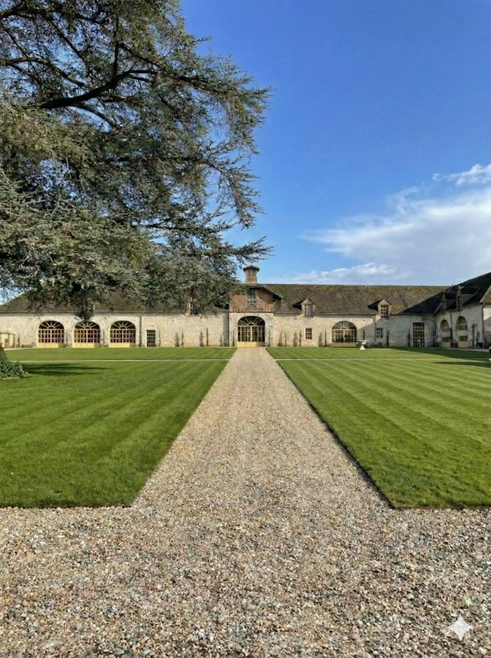 Courtyard & park of the Castle view 2