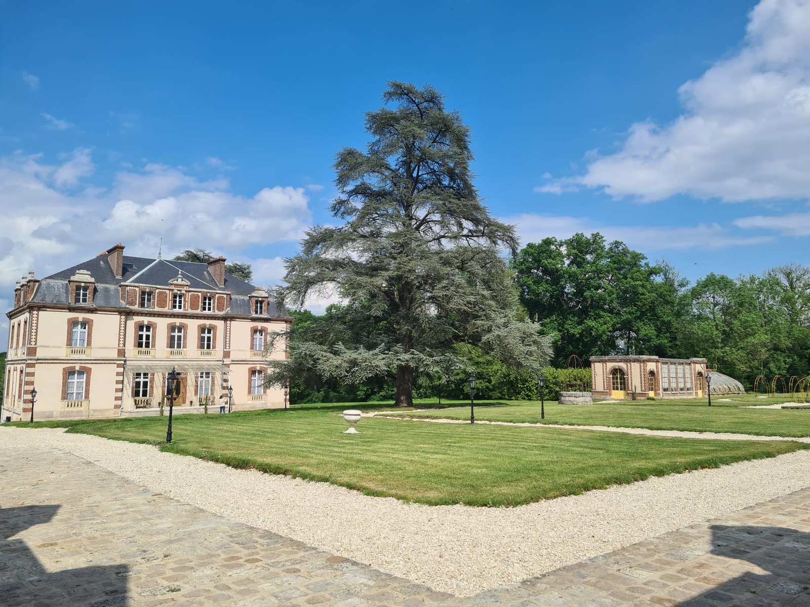 Courtyard & park of the Castle