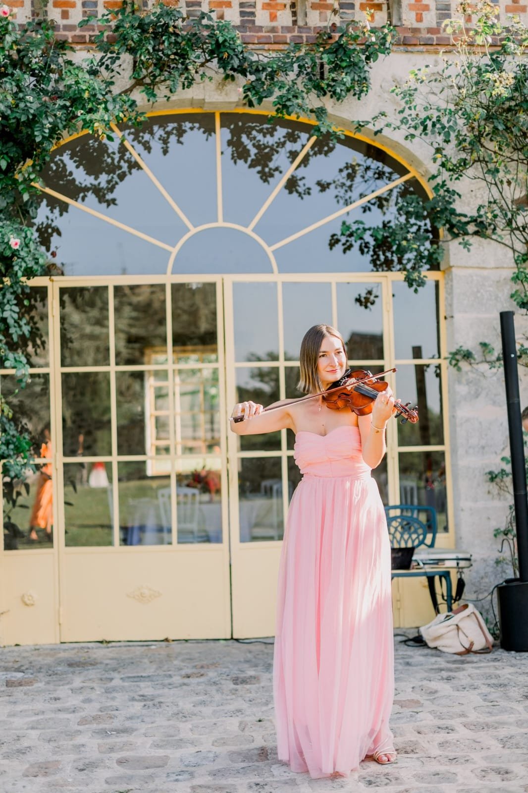 Violoniste animant le cocktail